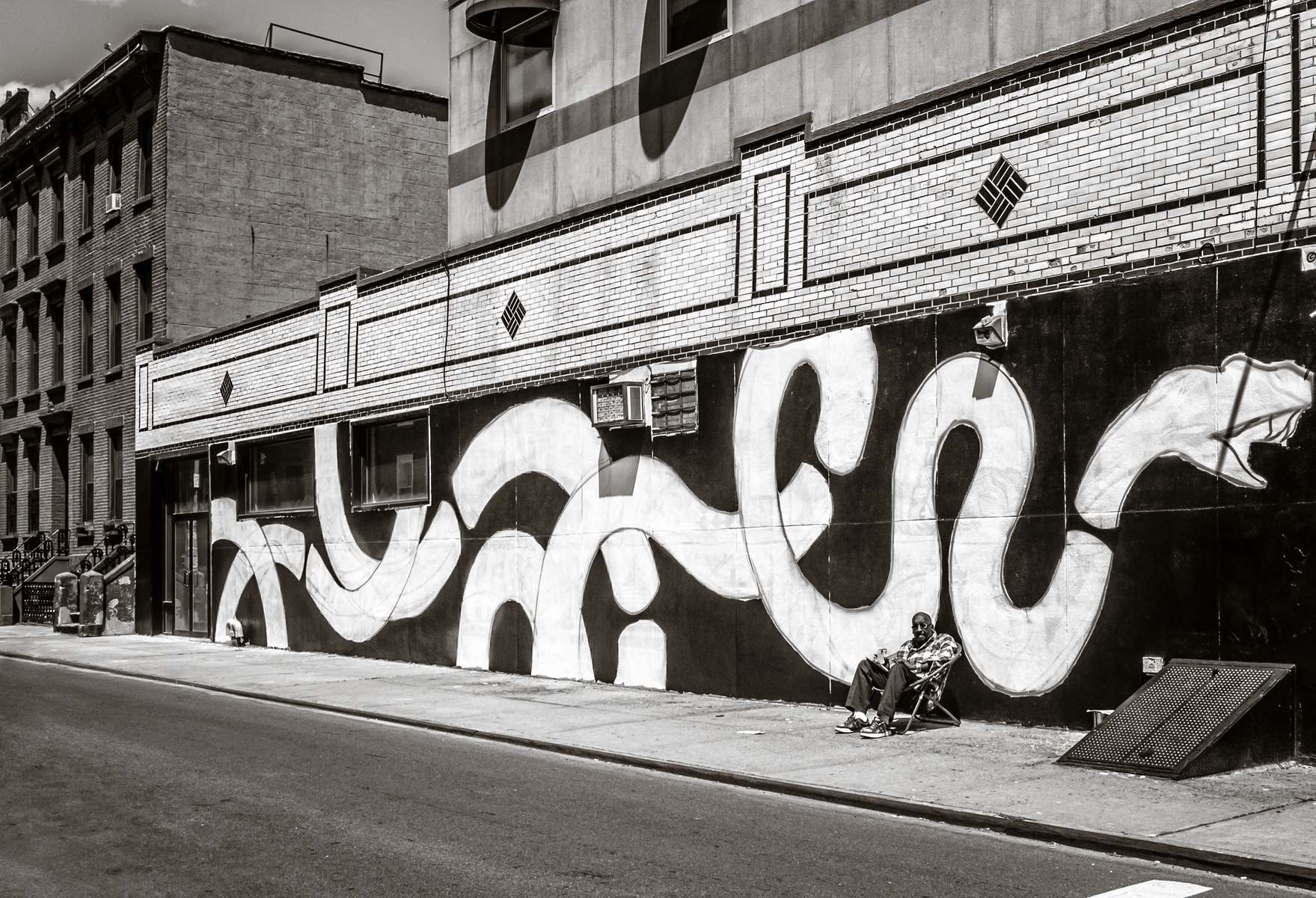 roebling street, no. 155 : (re)collecting brooklyn : paula berg photography