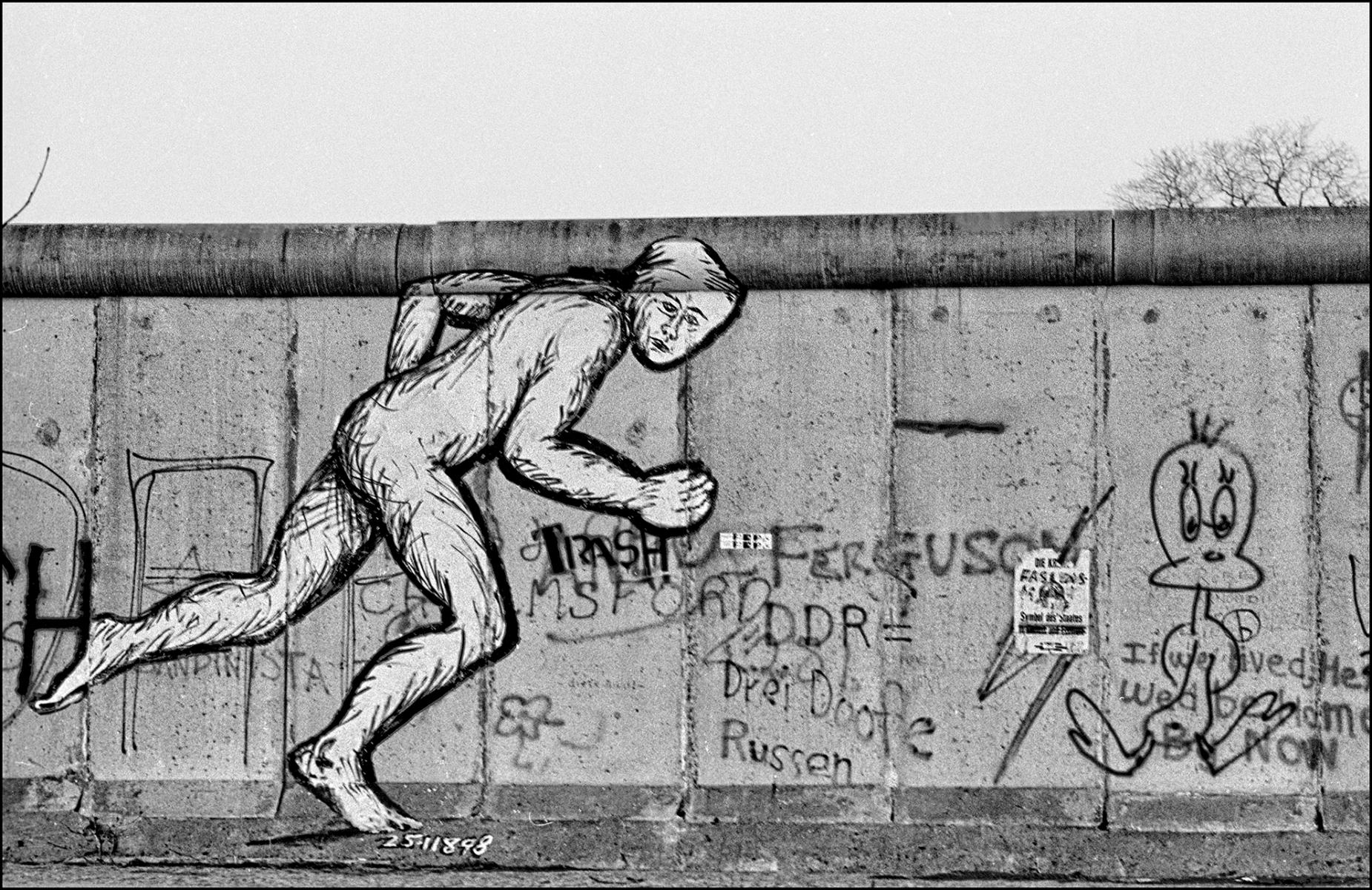 berlin wall, 1982 : berlin  : paula berg photography